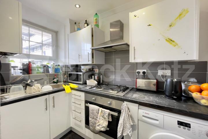 Bright & airy, well proportioned rooms & wooden floors throughout Falmouth Road, Borough